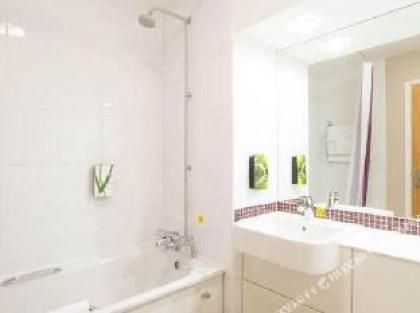 Premier Inn Edinburgh Park (Airport) - image 9