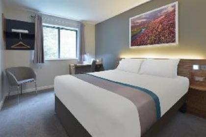 Travelodge Edinburgh Park - image 17
