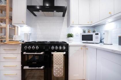 Meadowbank Residence 3bed free parking - image 10