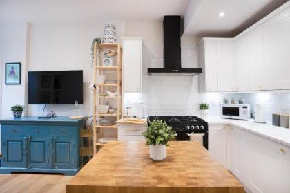Meadowbank Residence 3bed free parking - image 13