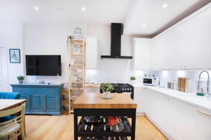 Meadowbank Residence 3bed free parking - image 3