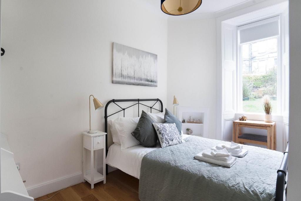 Meadowbank Residence 3bed free parking - image 5