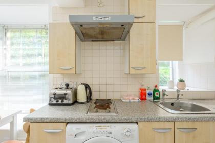 Central Studio Near Usher Hall & Edinburgh Castle - image 11