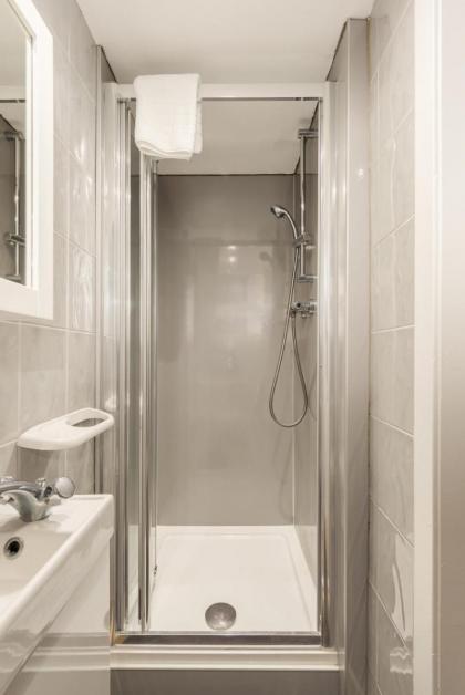 Central Studio Near Usher Hall & Edinburgh Castle - image 4