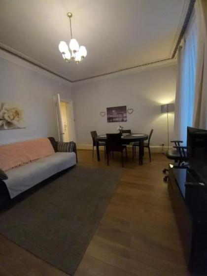 1 Bedrooms Flat in Central Edinburgh Haymarket Heart of Edinburgh Flat Sleeps 4  - image 10