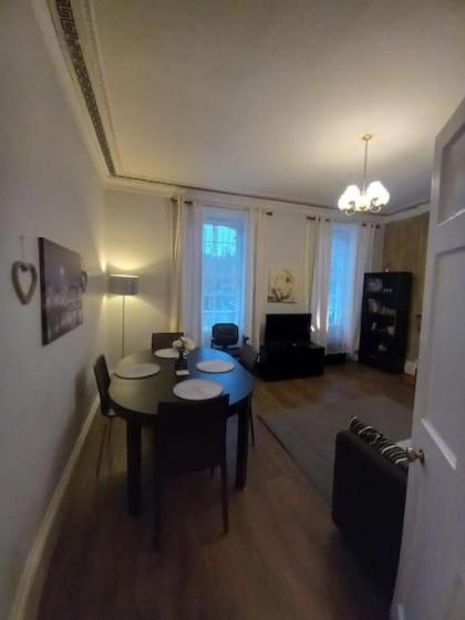 1 Bedrooms Flat in Central Edinburgh Haymarket Heart of Edinburgh Flat Sleeps 4  - image 16