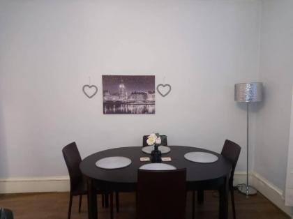 1 Bedrooms Flat in Central Edinburgh Haymarket Heart of Edinburgh Flat Sleeps 4  - image 17