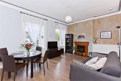 1 Bedrooms Flat in Central Edinburgh Haymarket Heart of Edinburgh Flat Sleeps 4  - image 3