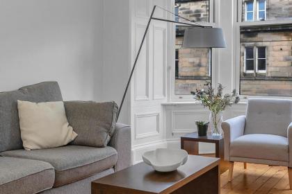 GuestReady - Serenity Flat near St James Centre - image 10