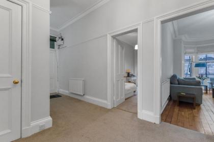 GuestReady - Serenity Flat near St James Centre - image 11