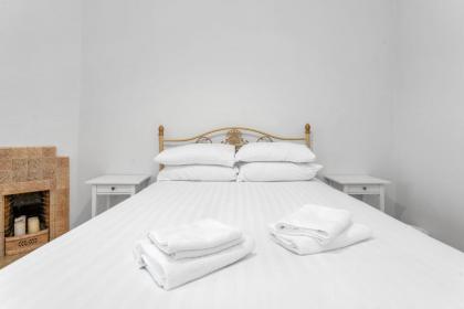 GuestReady - Serenity Flat near St James Centre - image 15