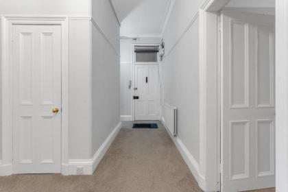 GuestReady - Serenity Flat near St James Centre - image 17
