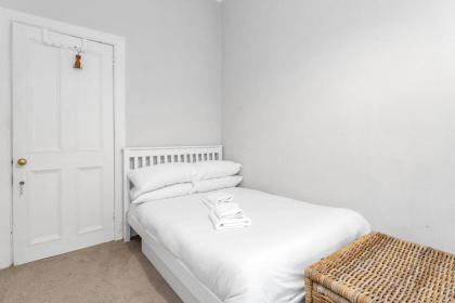 GuestReady - Serenity Flat near St James Centre - image 18