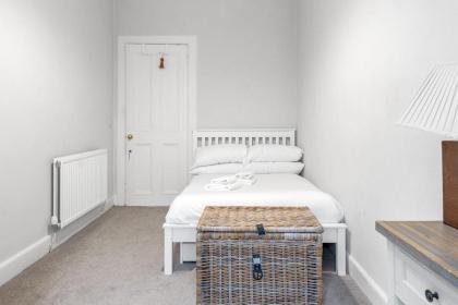 GuestReady - Serenity Flat near St James Centre - image 19