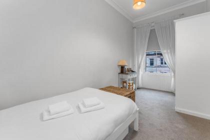 GuestReady - Serenity Flat near St James Centre - image 21