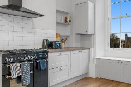 GuestReady - Serenity Flat near St James Centre - image 22
