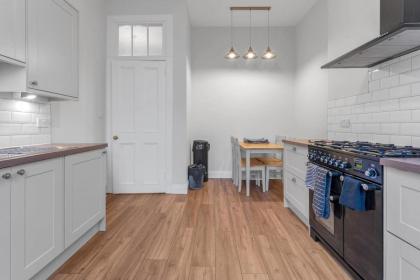 GuestReady - Serenity Flat near St James Centre - image 27