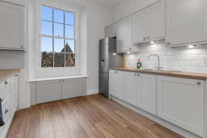 GuestReady - Serenity Flat near St James Centre - image 28