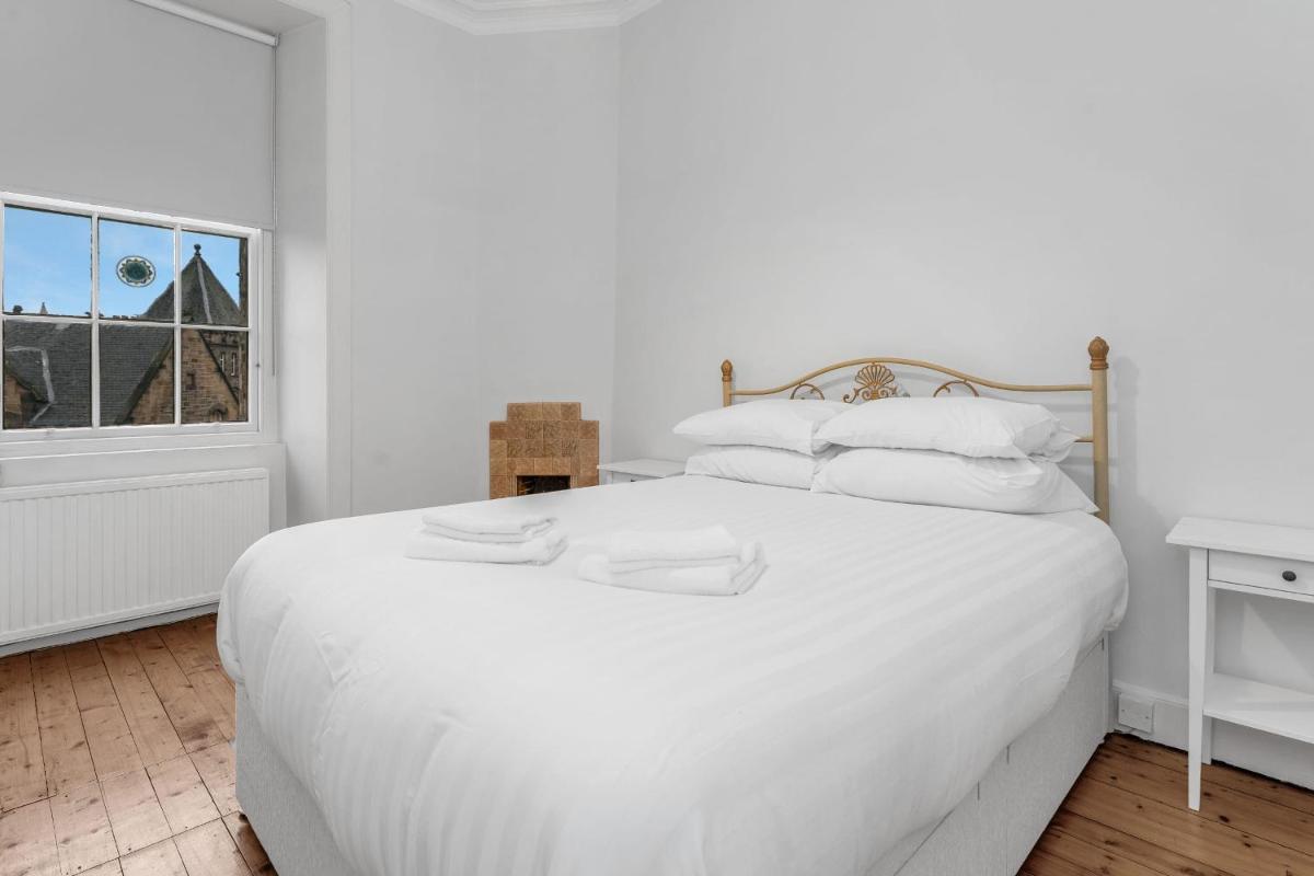 GuestReady - Serenity Flat near St James Centre - image 3