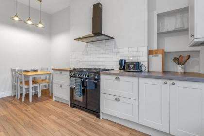 GuestReady - Serenity Flat near St James Centre - image 4