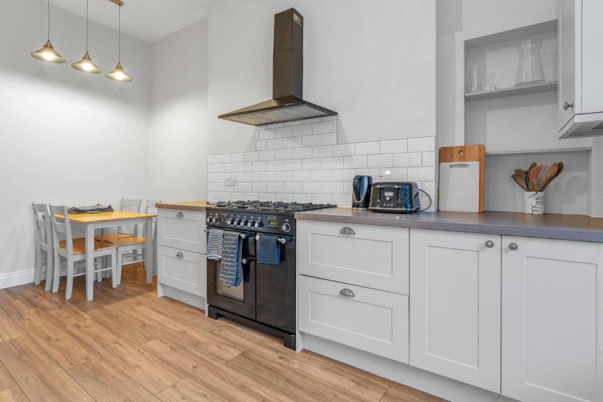 GuestReady - Serenity Flat near St James Centre - image 4