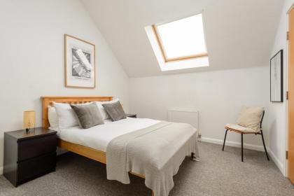 The Modern Mill Apartment - image 2