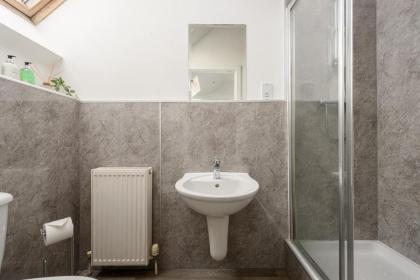 The Modern Mill Apartment - image 8