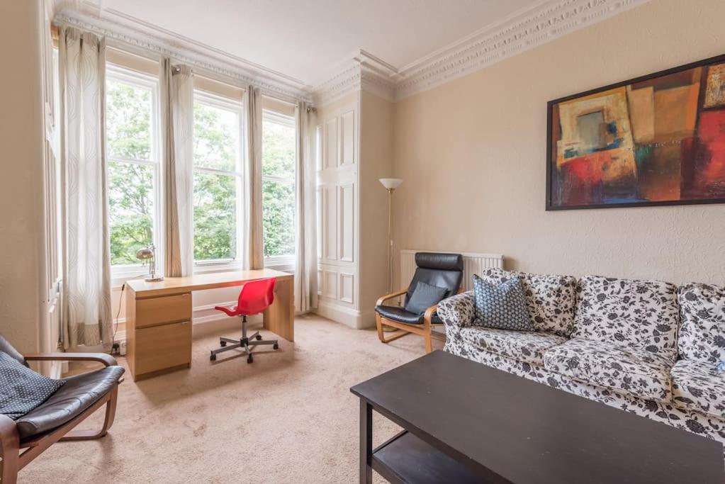 Beautiful 2 Bed 2 Bath Flat overlooking Meadows Park - main image