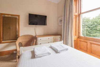 Beautiful 2 Bed 2 Bath Flat overlooking Meadows Park - image 11