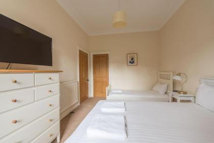 Beautiful 2 Bed 2 Bath Flat overlooking Meadows Park - image 12