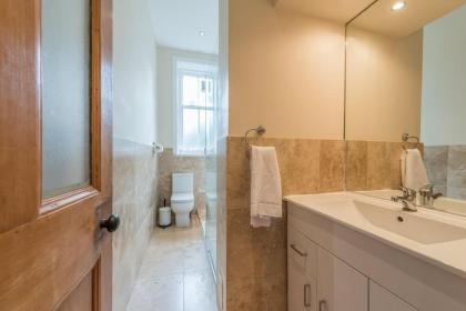 Beautiful 2 Bed 2 Bath Flat overlooking Meadows Park - image 13
