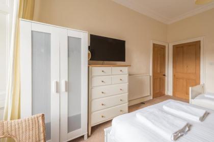 Beautiful 2 Bed 2 Bath Flat overlooking Meadows Park - image 17