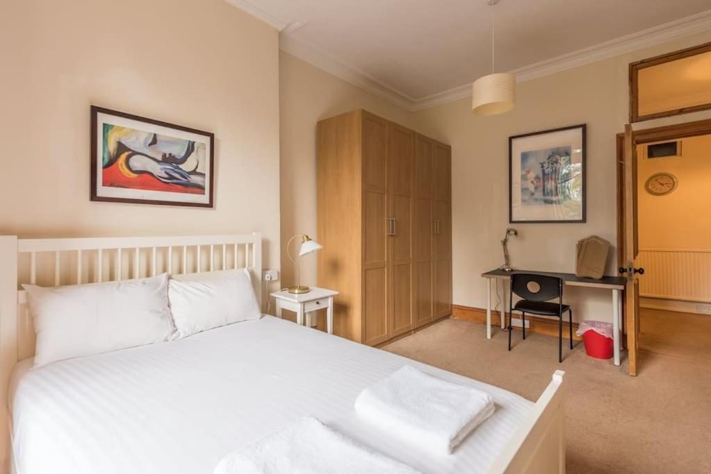 Beautiful 2 Bed 2 Bath Flat overlooking Meadows Park - image 2
