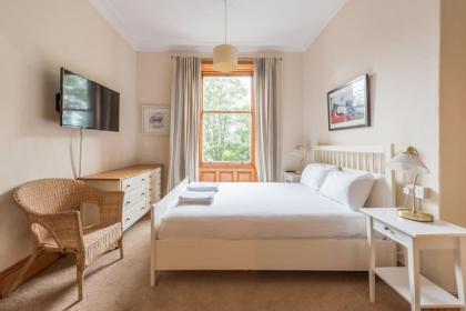 Beautiful 2 Bed 2 Bath Flat overlooking Meadows Park - image 20
