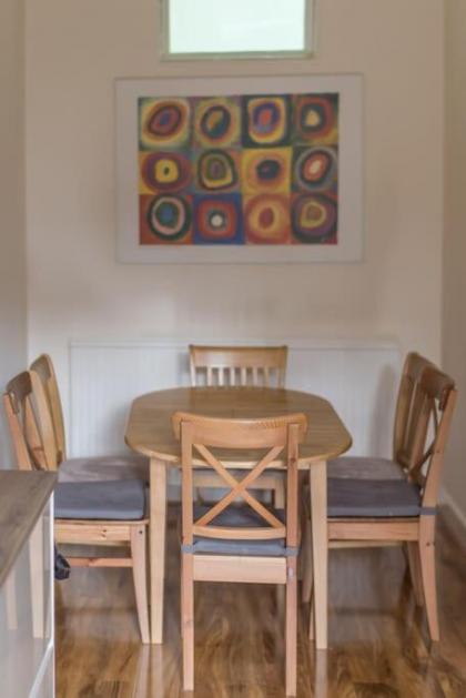 Beautiful 2 Bed 2 Bath Flat overlooking Meadows Park - image 3