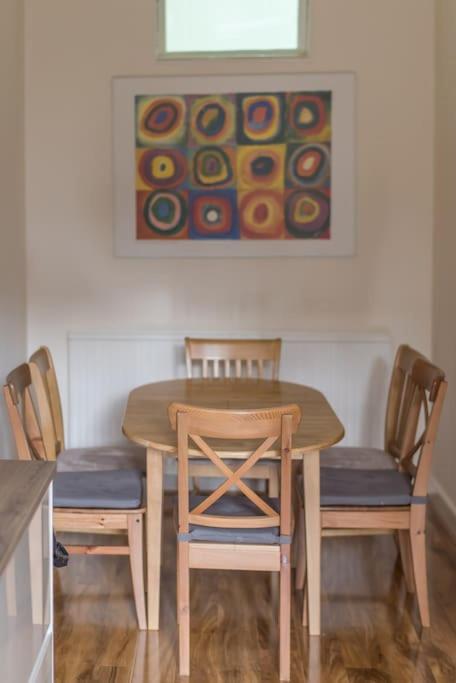 Beautiful 2 Bed 2 Bath Flat overlooking Meadows Park - image 3