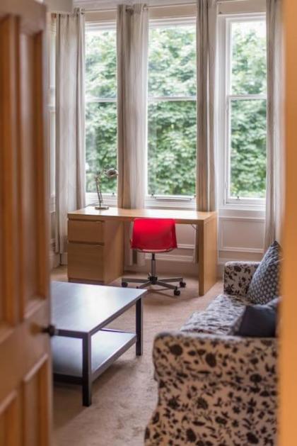 Beautiful 2 Bed 2 Bath Flat overlooking Meadows Park - image 4