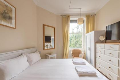 Beautiful 2 Bed 2 Bath Flat overlooking Meadows Park - image 7