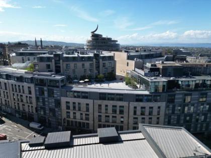 Roomzzz Edinburgh - image 12