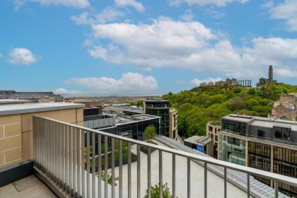 Roomzzz Edinburgh - image 8