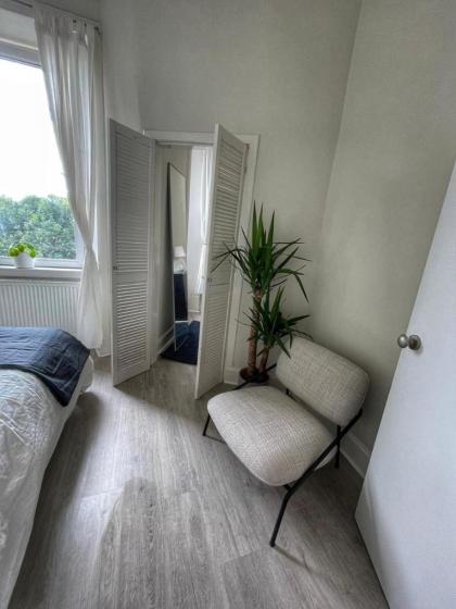 1 Bed Apartment (sleeps 4) on Leith Walk - image 11