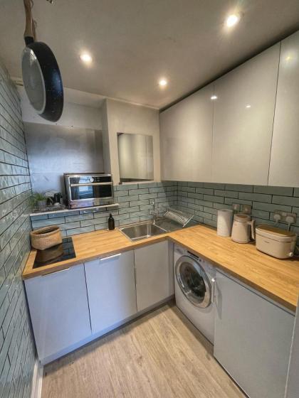 1 Bed Apartment (sleeps 4) on Leith Walk - image 8