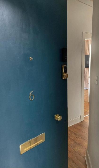 1 Bed Apartment (sleeps 4) on Leith Walk - image 9