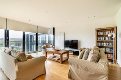 428 Beautiful Meadows apt with stunning views - image 2