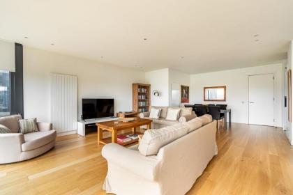 428 Beautiful Meadows apt with stunning views - image 3
