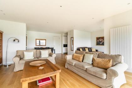 428 Beautiful Meadows apt with stunning views - image 4
