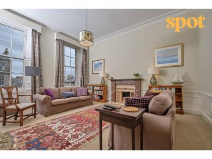 Spacious New Town 2BR-1BA Flat