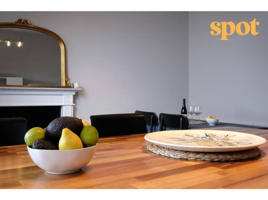Spacious New Town 2BR-1BA Flat - image 7