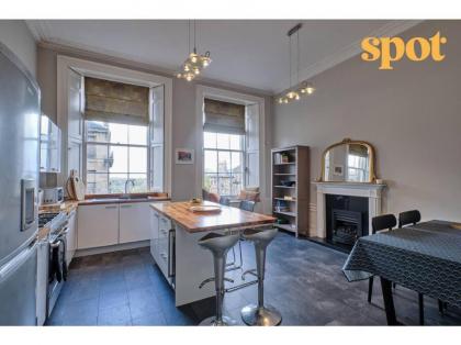 Spacious New Town 2BR-1BA Flat - image 9