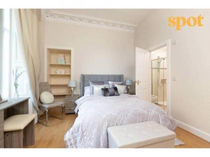 Spacious Ground Floor-2BR-2BA - image 11